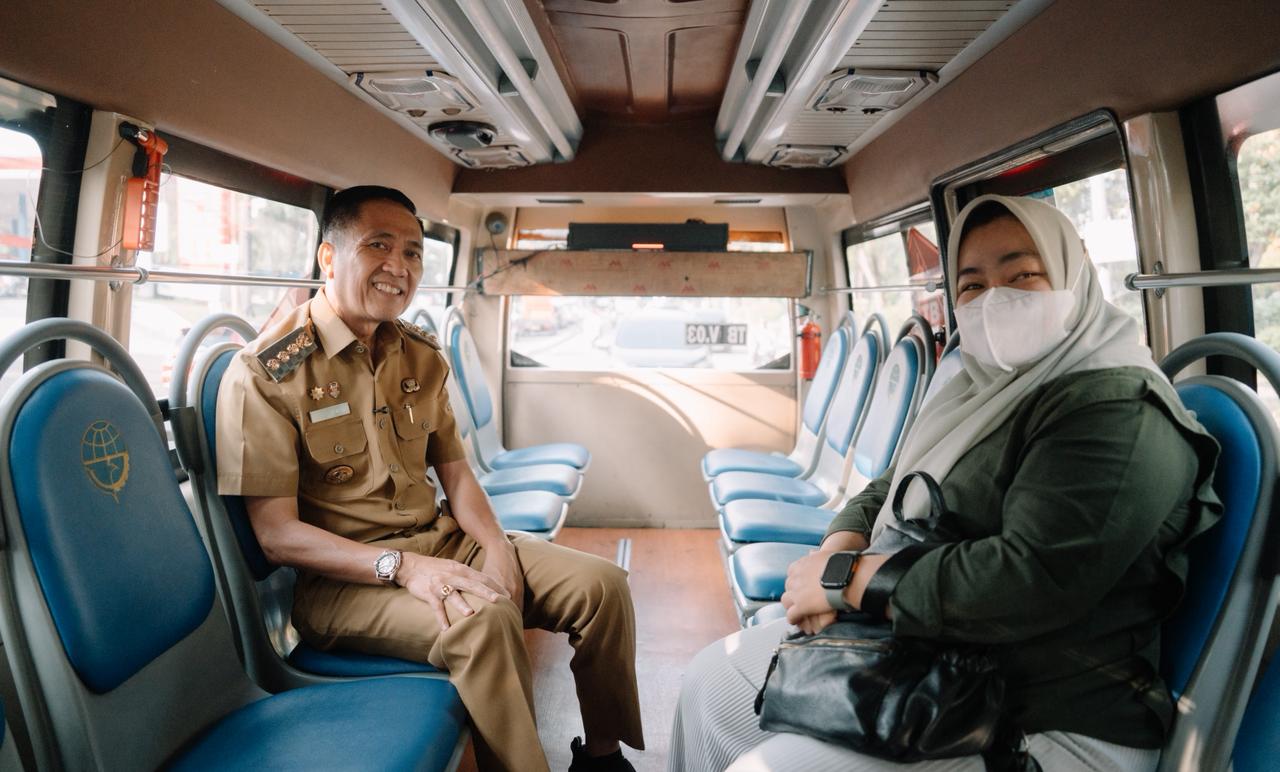 Walikota Ratu Dewa manfaatkan Teman Bus Menuju Lokasi Giat Pertama