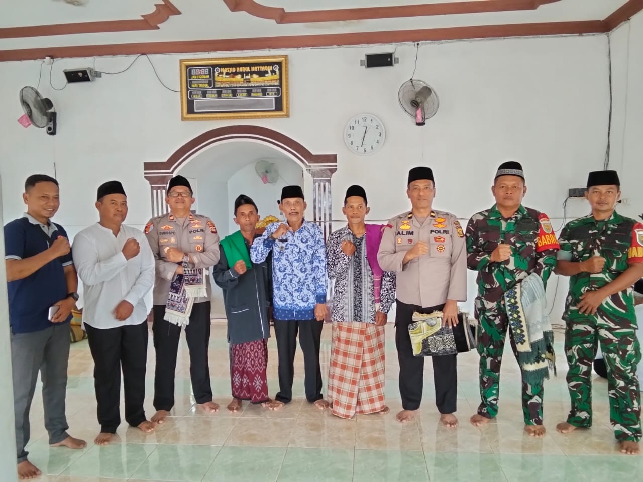 Safari Jumat Kapolsek Buay Madang Timur (BMT) Iptu Swisspo bersama unsur Forkopimcam.