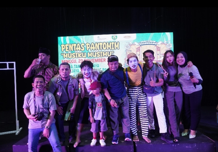 Aksi Teatrikal Pantomim Pelajar Palembang Suguhkan Kehidupan Pinggiran Sungai Musi