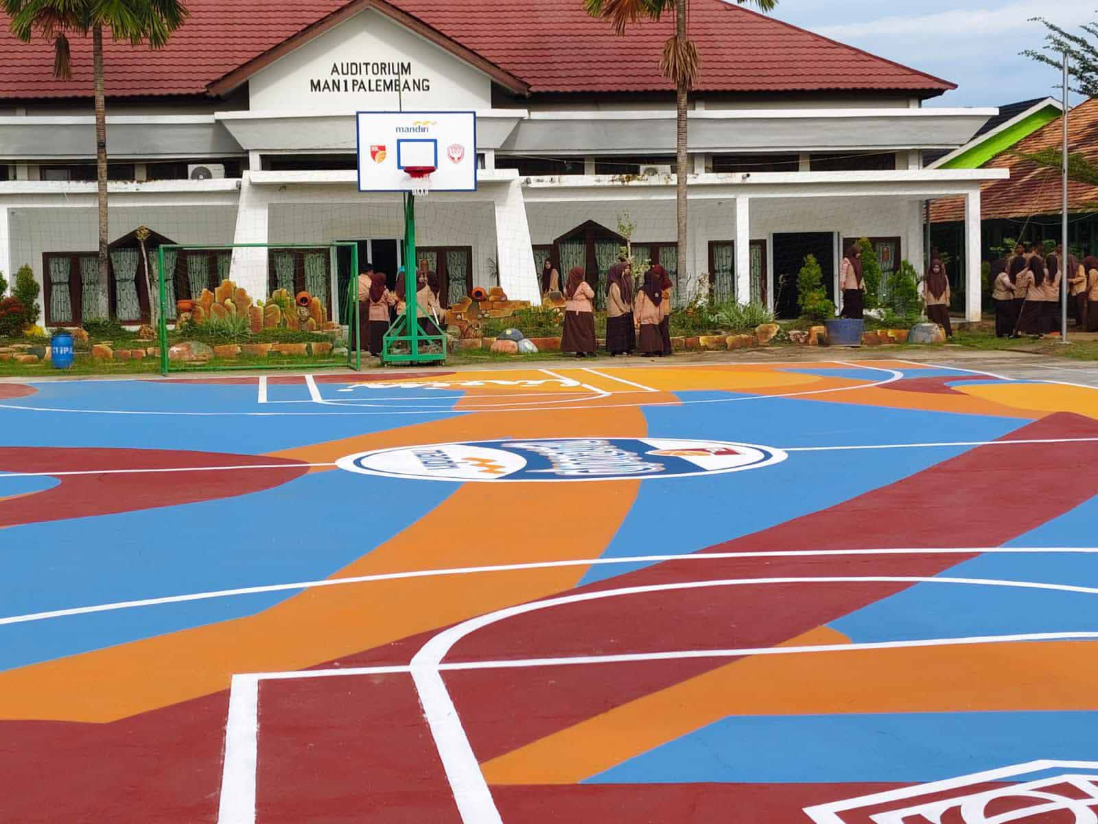 Dorong Motivasi Belajar Siswa, IBL Percantik Lapangan Basket MAN 1