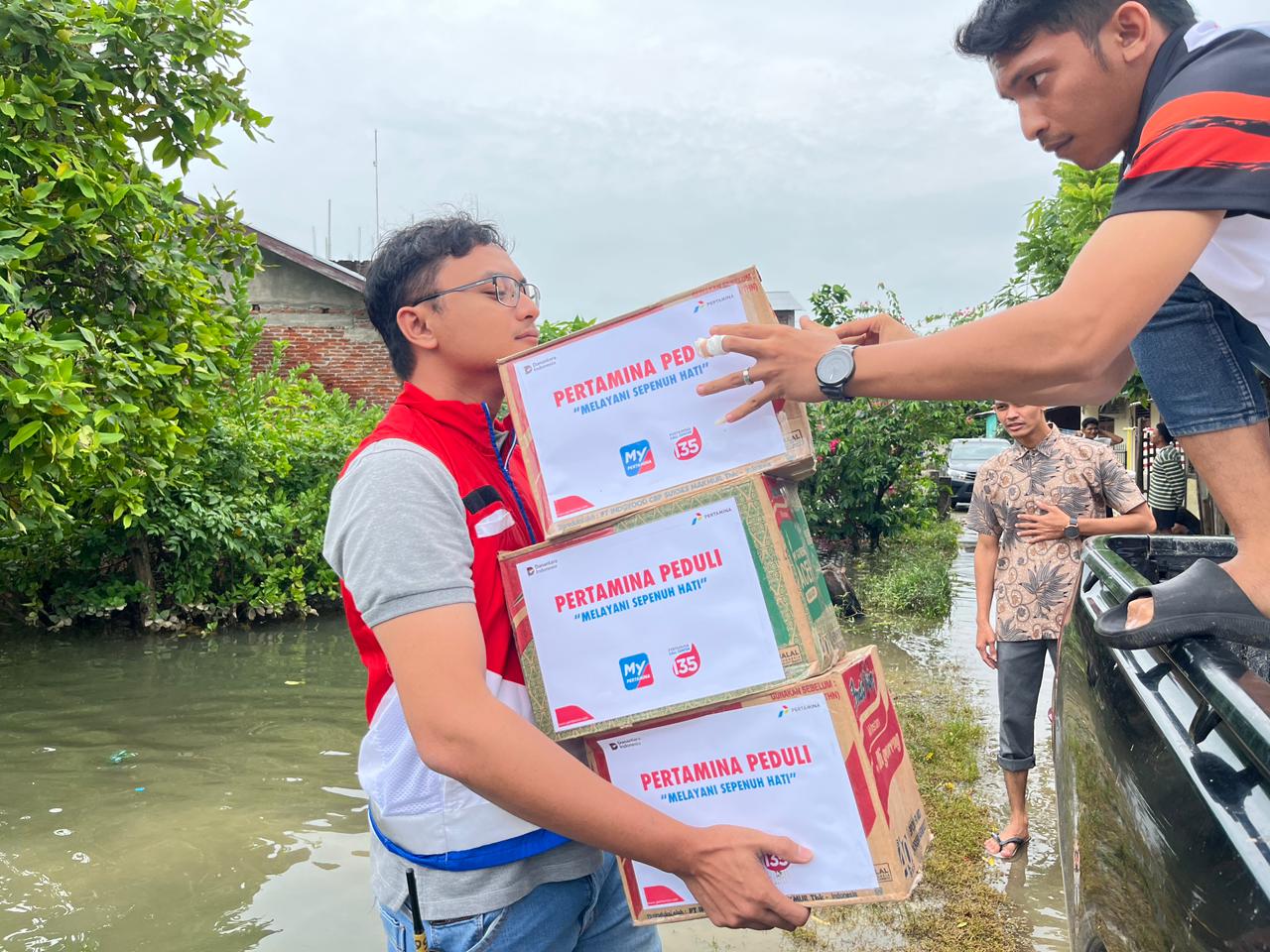 Pertamina Patra Niaga Bergerak Cepat Salurkan Bantuan bagi Masyarakat Terdampak Bencana di Sumatera