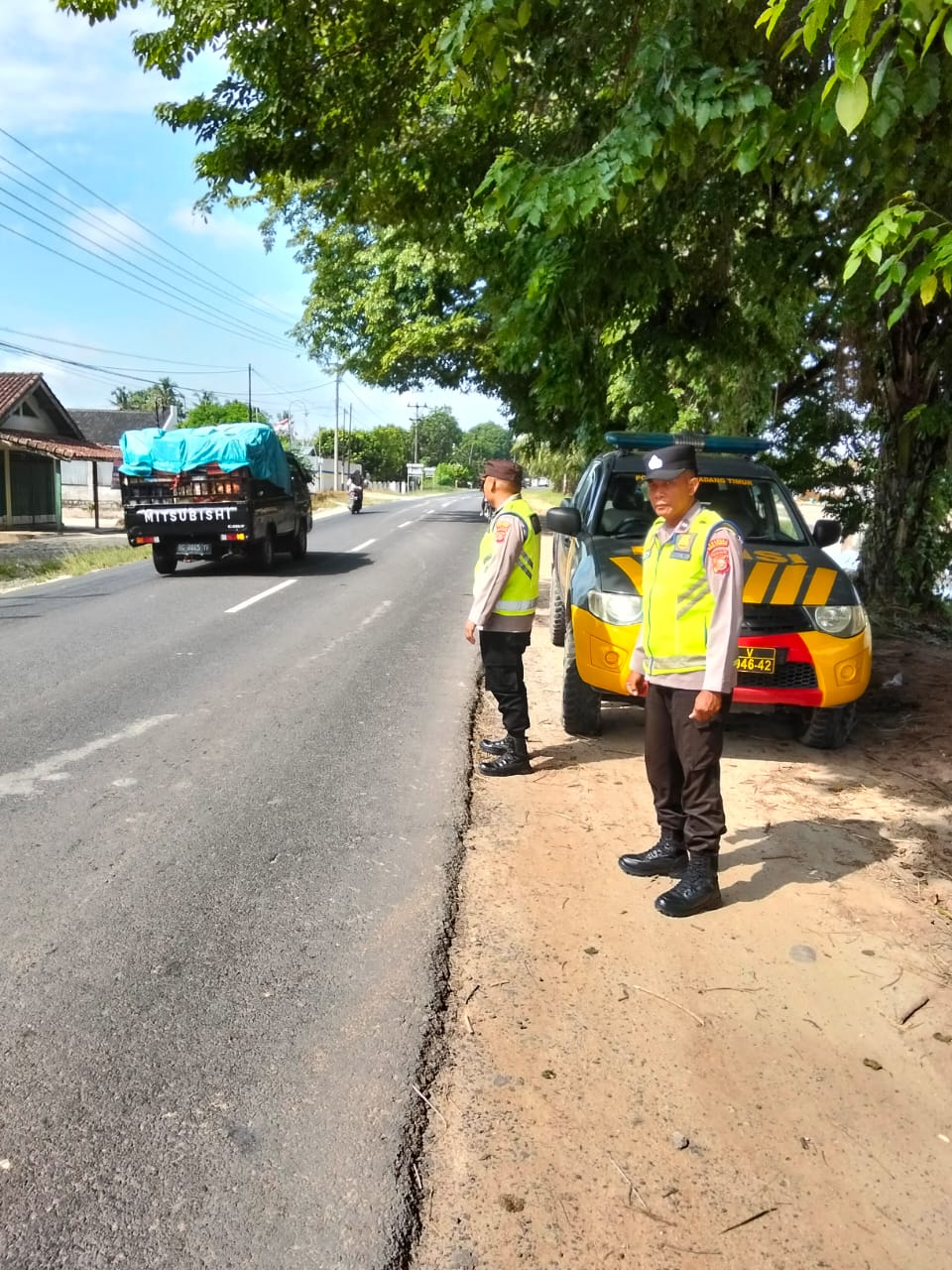 Giat KRYD dan patroli pagi Polsek Buay Madang Timur di Jalan Desa Karang Tengah, Kecamatan Buay Madang Timur.