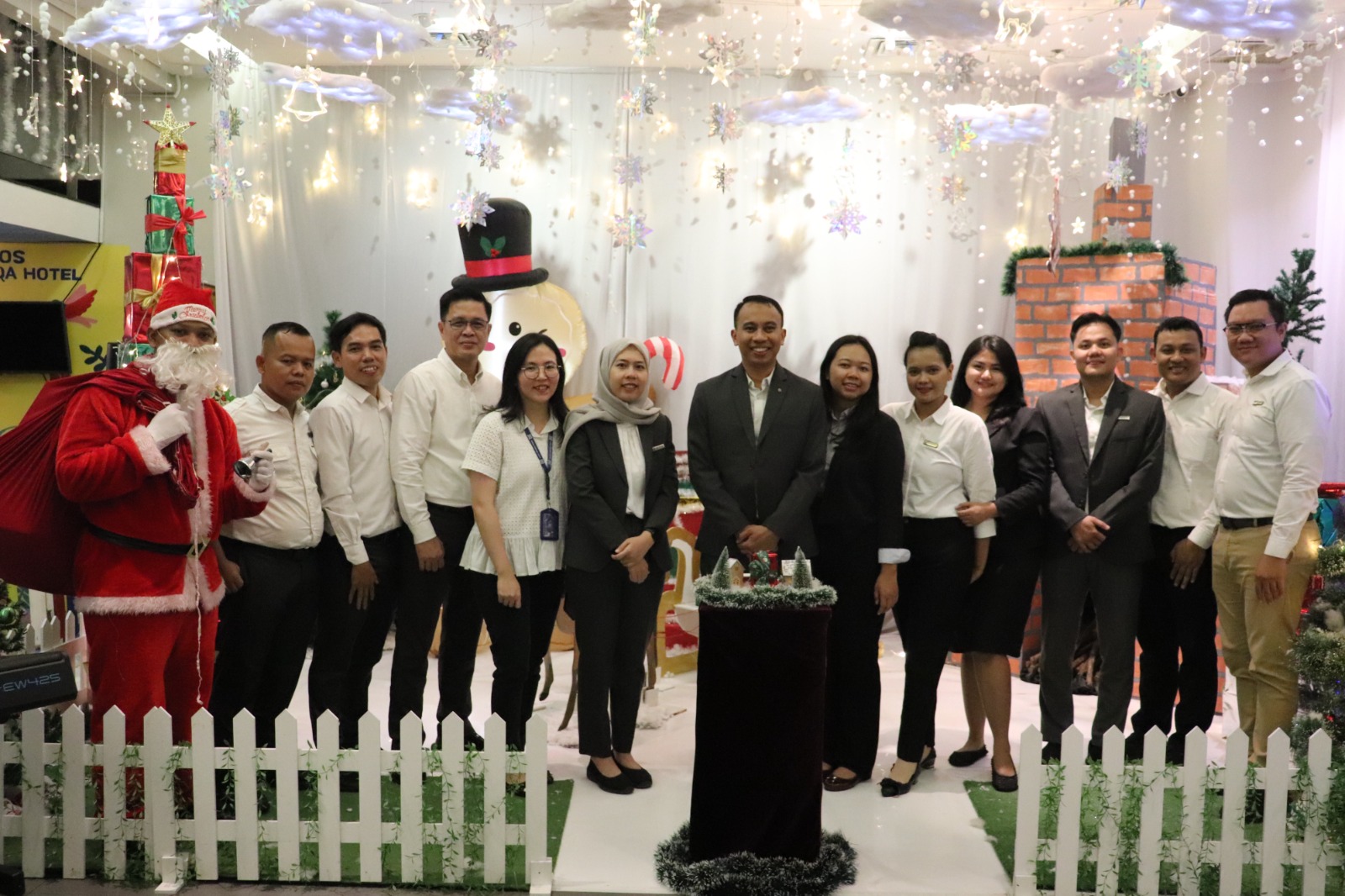 BATIQA Hotel Palembang Hadirkan Kehangatan Natal Lewat Christmas Tree Light Up