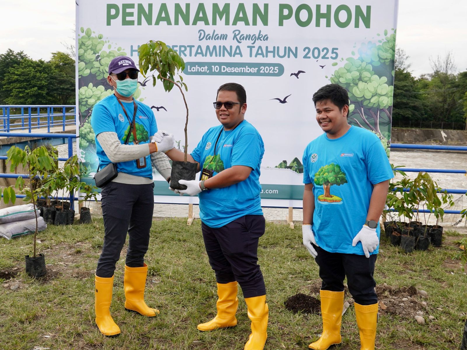 Pertamina Patra Niaga Regional Sumbagsel Tanam Ratusan Pohon dan Tebar 3.000 Bibit Ikan di DAS Lematang dalam Rangka HUT Pertamina