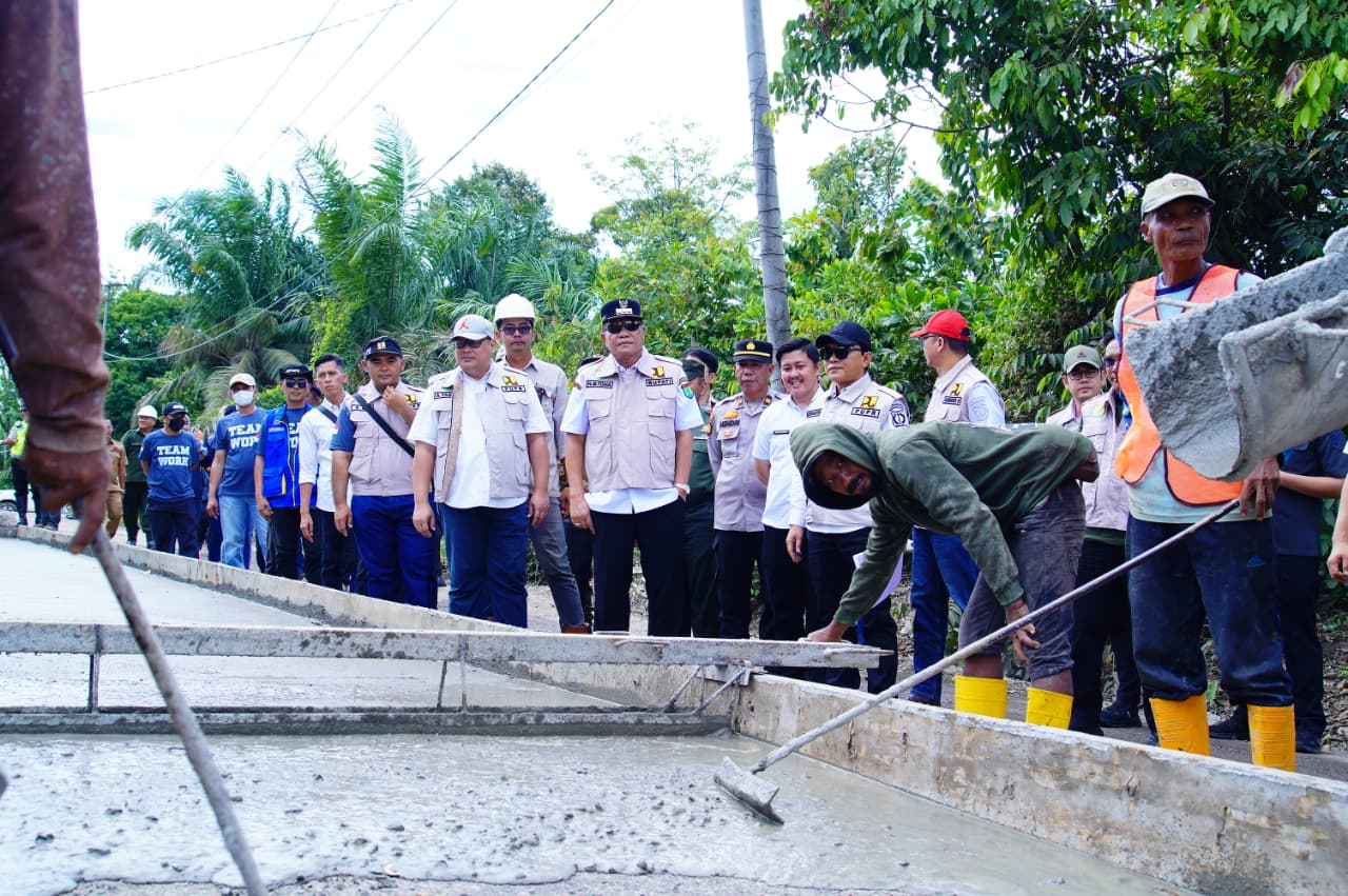 Bupati Toha Tinjau Perbaikan Sejumlah Ruas Jalan Kabupaten, Penantian Panjang Warga Berakhir Senyum Bahagia