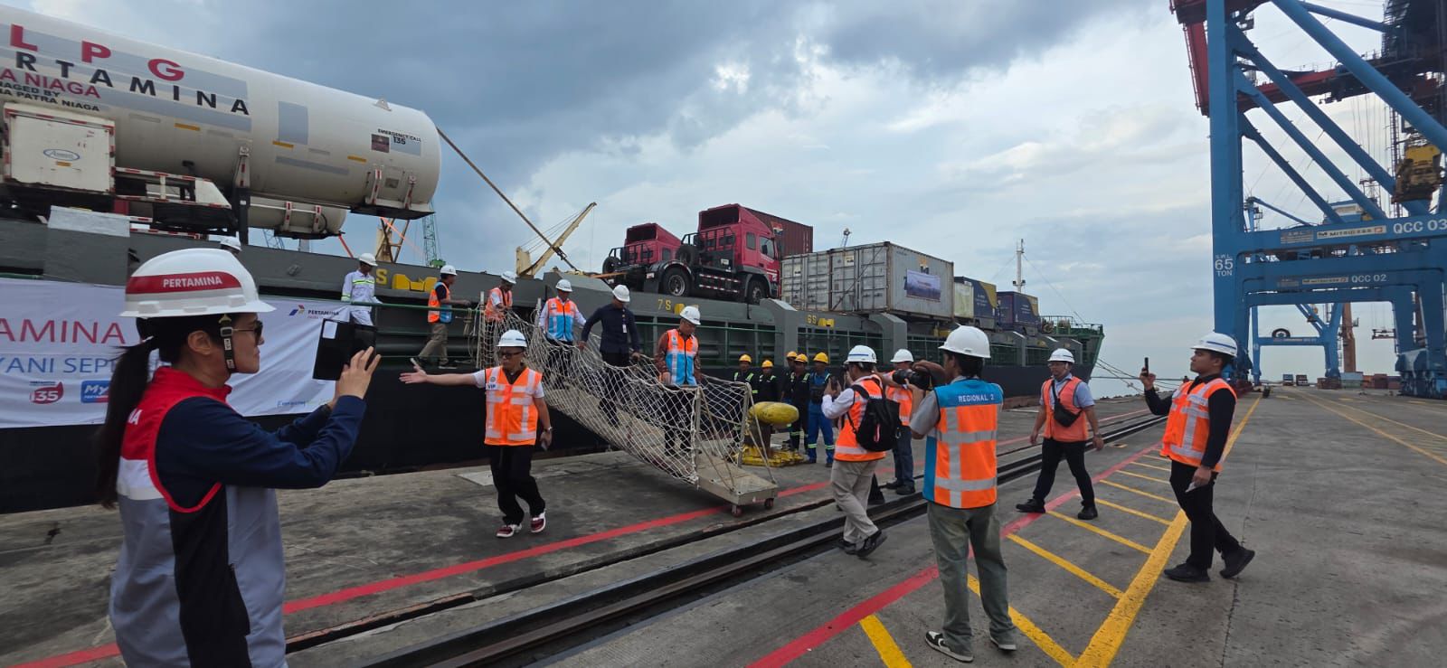 Pertamina Patra Niaga Kirim Kontainer Tabung LPG dan Drum BBM untuk Dukung Penyaluran Energi di Aceh