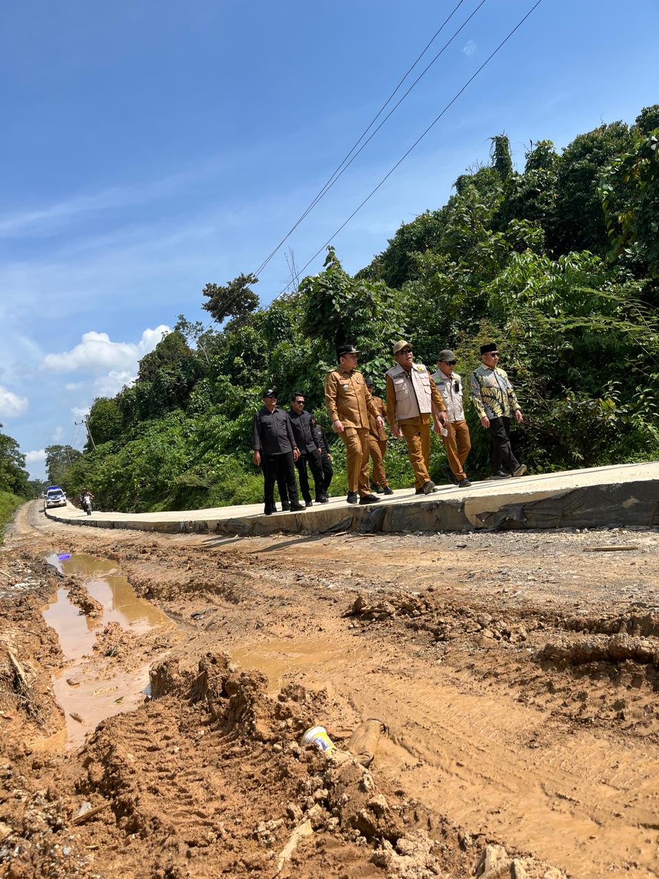 Kunker ke Jirak Jaya, Bupati Muba Terus Perhatikan Daerah – Daerah Baru, Tinjau Ruas Jalan Jirak