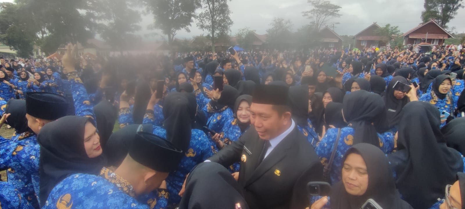 Hadiah Akhir Tahun, Ludi Oliansyah Kukuhkan 1.729 PPPK Paruh Waktu Pagar Alam