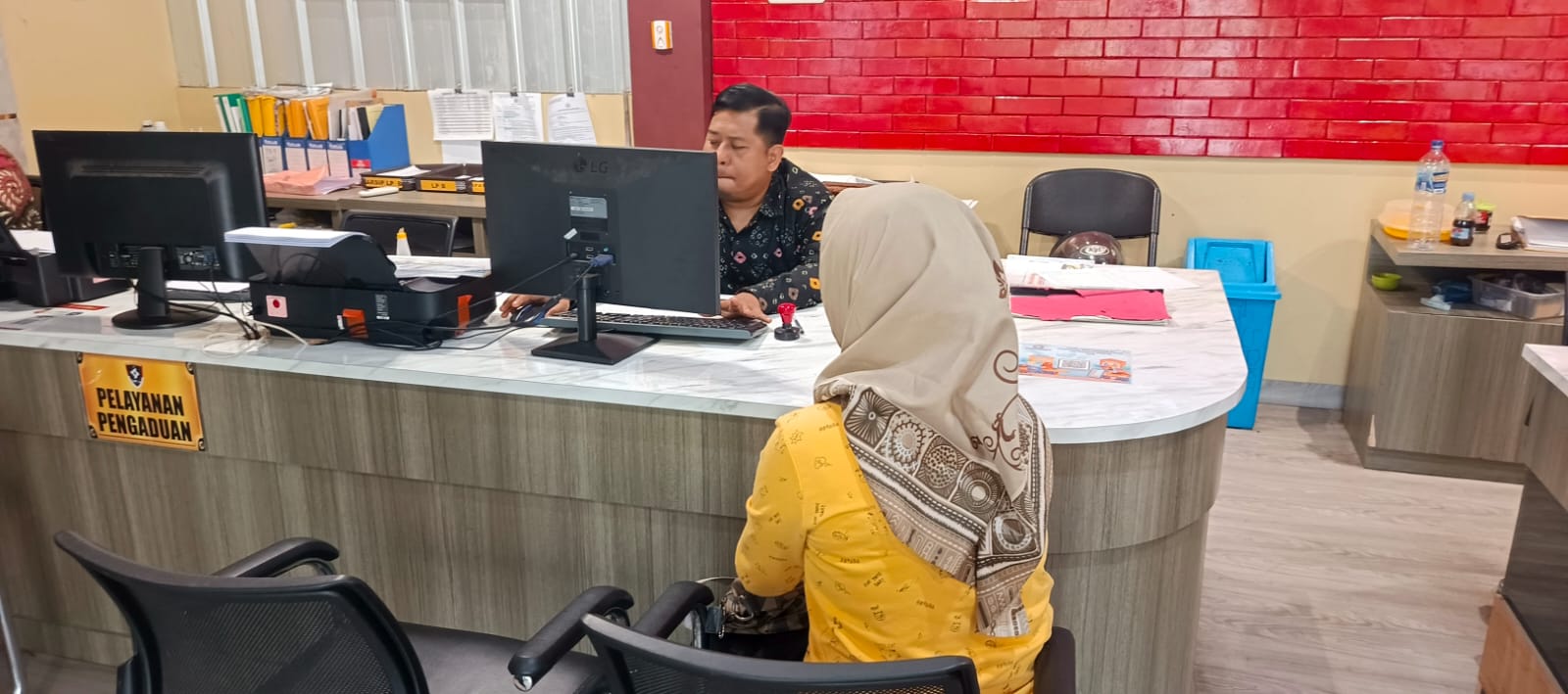 Korban melapor ke Polrestabes Palembang. (Photo: Kiki Nardance)