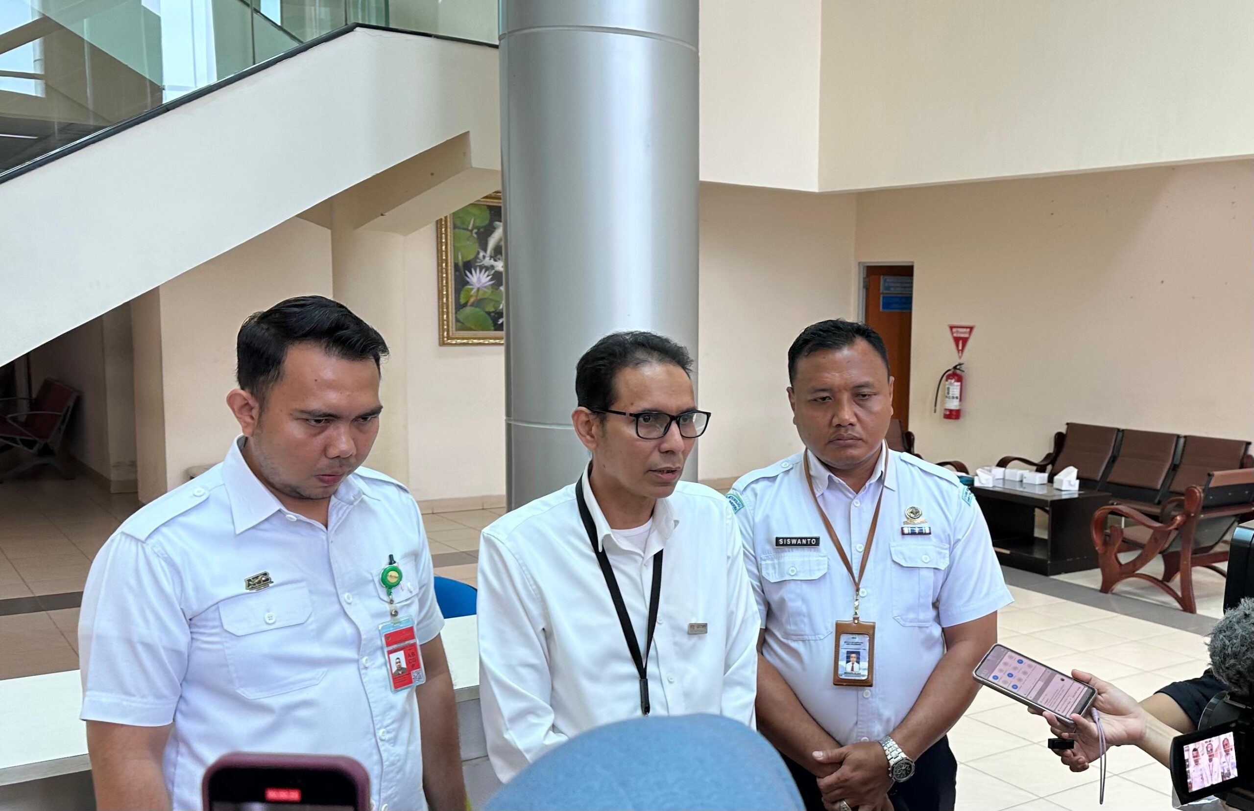 General Manager Bandara Internasional SMB II Palembang, Ahmad Syaugi Shahab saat diwawancarai, Senin (5/1/2025). Foto: Tia