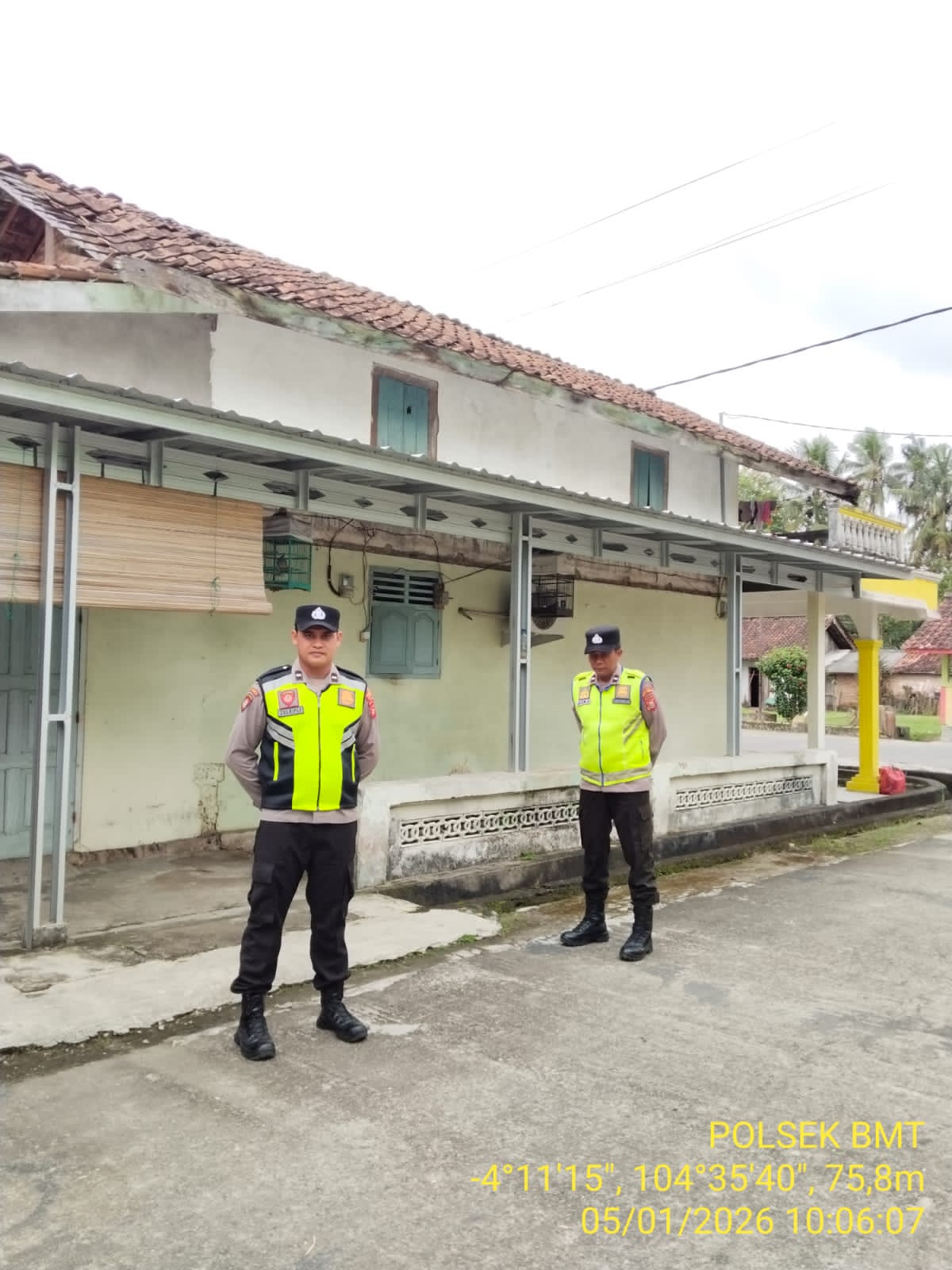 Giat KRYD dan patroli siang Polsek Buay Madang Timur di Jalan Desa Sumber Asri. 