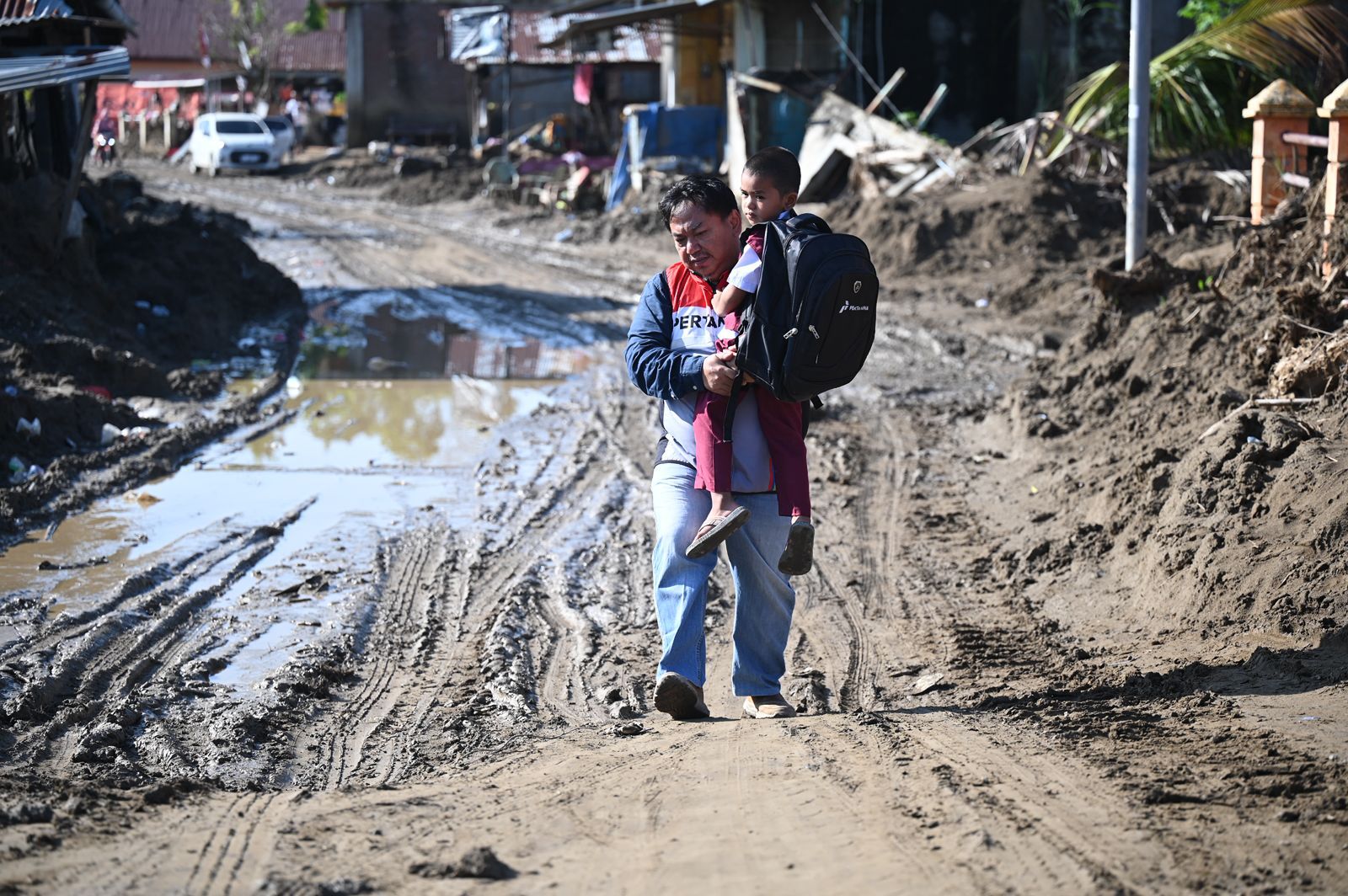  Pertamina Patra Niaga Hadirkan Sekolah dan Pesantren Sementara bagi Anak Terdampak Bencana di Pidie Jaya