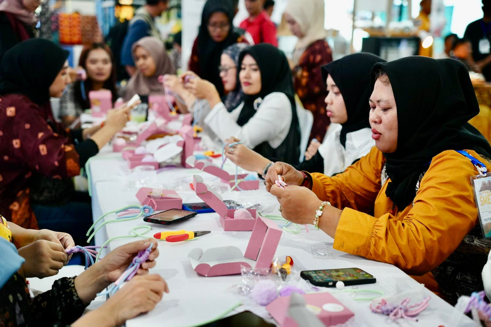 Pertamina Patra Niaga Regional Sumbagsel Dorong Rumah Scrunchie Sulap Limbah Tekstil Menjadi Produk Bernilai