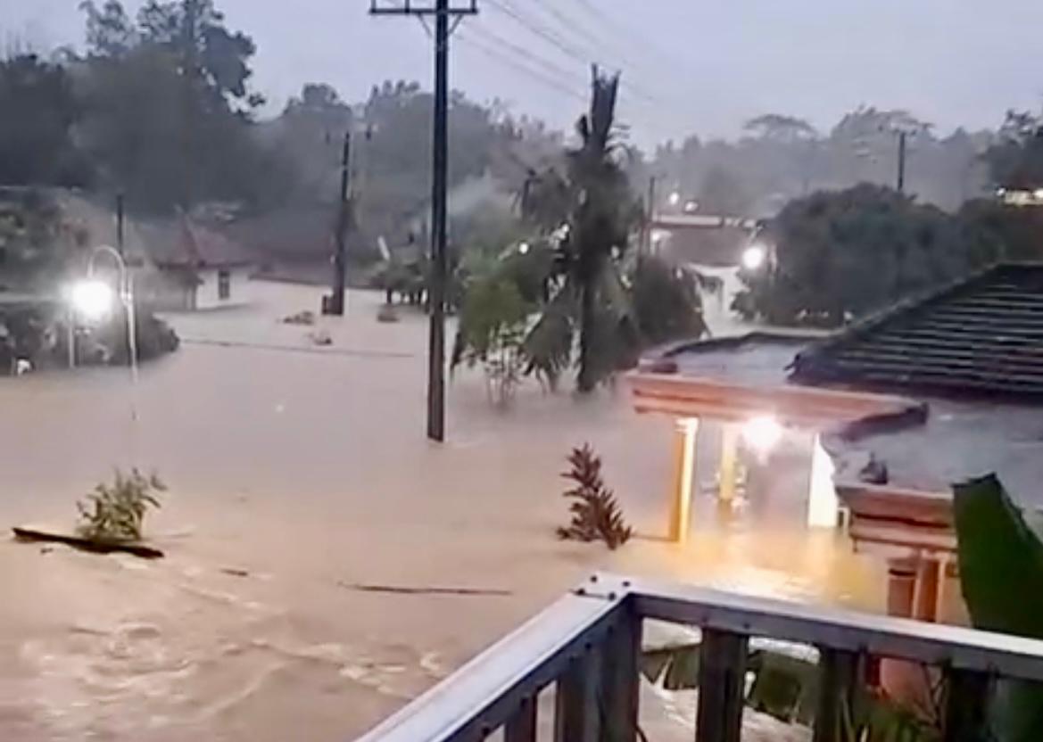 Sungai Muara Balak Meluap, Puluhan Rumah di OKU Timur Terendam Banjir