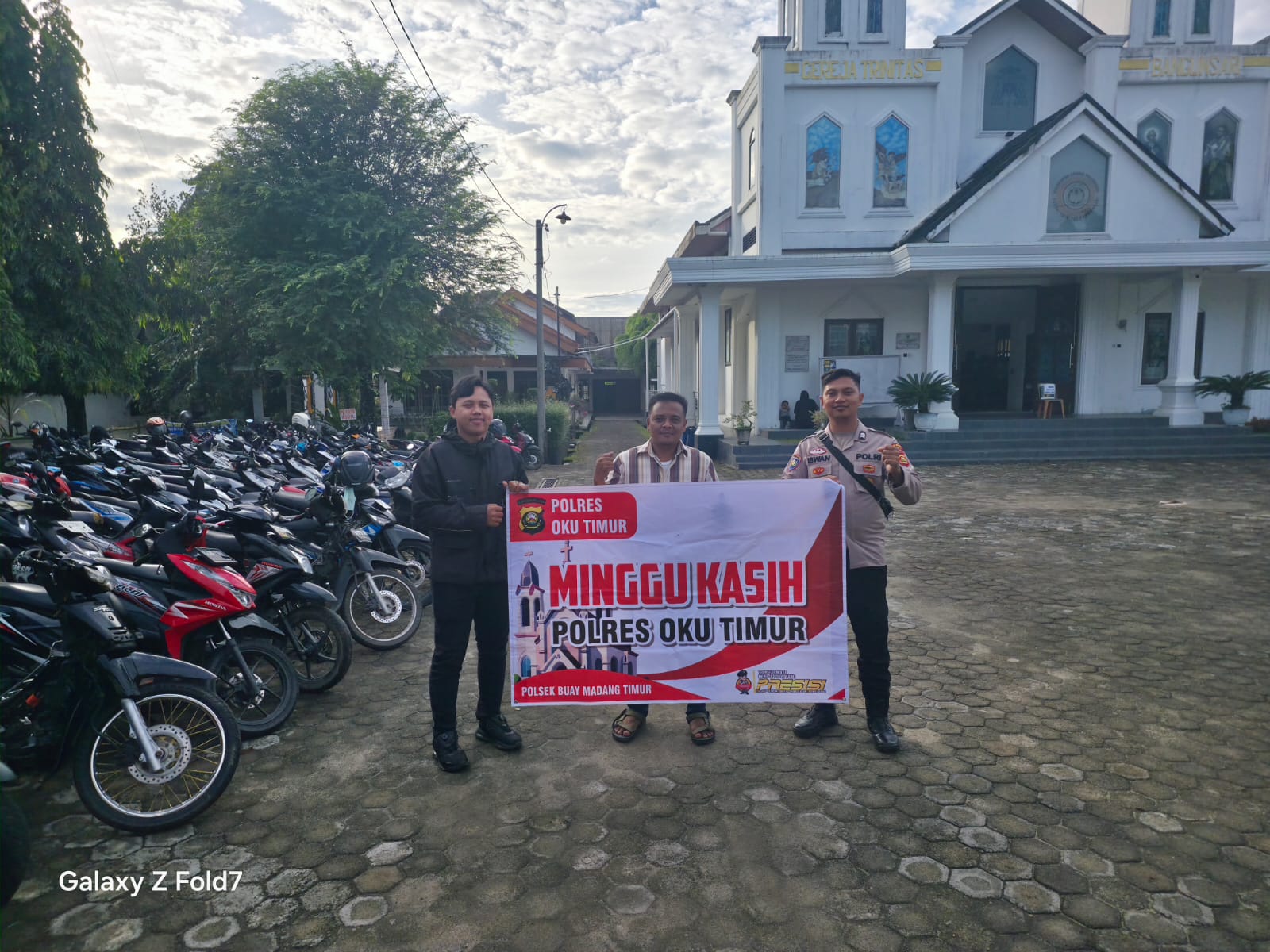 Giat pengamanan Gereja Trinitas Bangun Sari dalam rangka ibadah Minggu Kasih. 