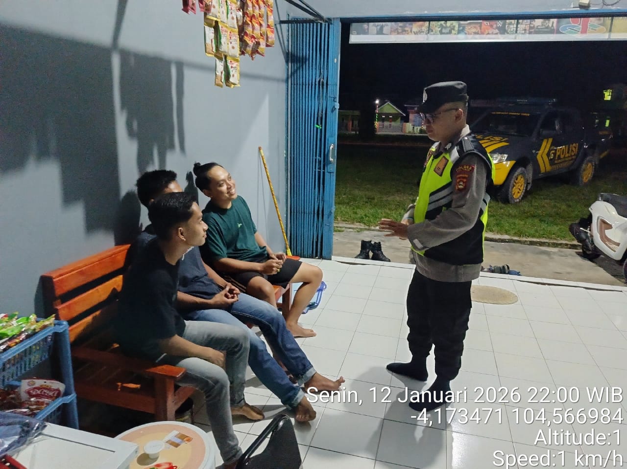 Giat sambang dan himbauan Polsek Buay Madang Timur di Desa Karang Tengah. 