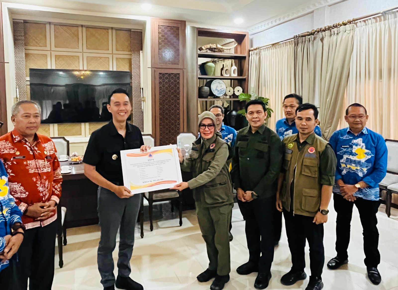 Bupati OKI Terima Bantuan Darurat Banjir Rp395,4 Juta dari BNPB