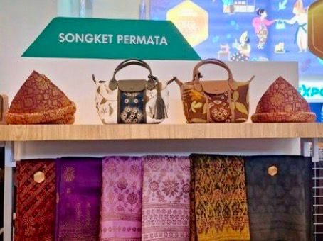 Pertamina Patra Niaga Regional Sumbagsel Bantu UMKM Songket Permata Bangkit dari Titik Terendah