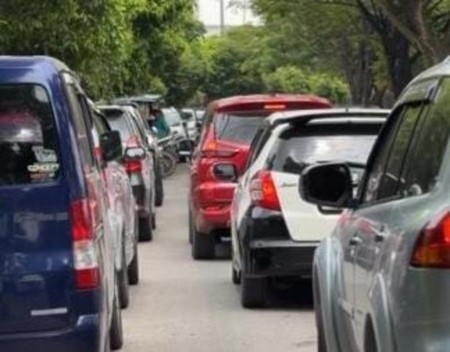 Krisis Jalan di Kawasan RSMH Palembang: Parkir Liar dan Lonjakan Kendaraan Jadi Biang Kemacetan