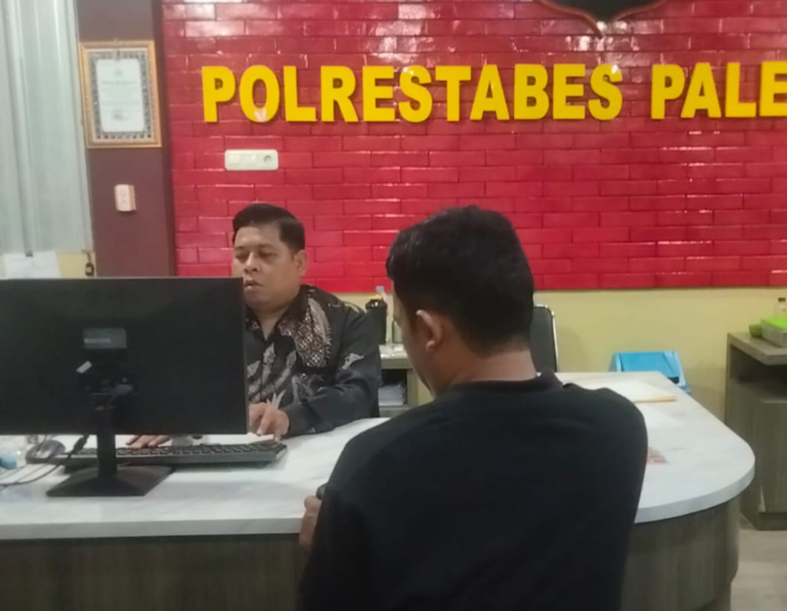 Suami Gerebek Istri Bersama Pria Lain di Homestay