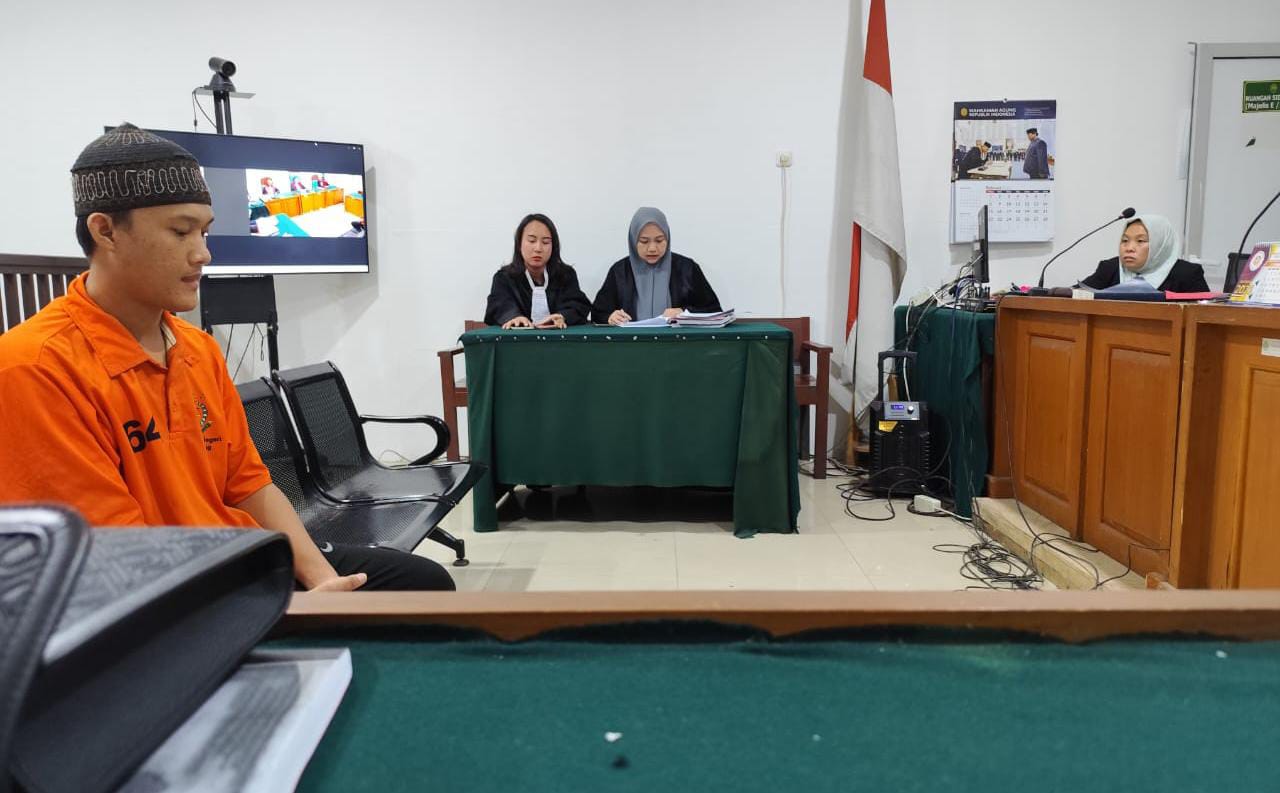 Nyamar Jadi Petugas PLN, Ario Candra Dituntut 5 Tahun atas Pencurian Emas Rp220 Juta