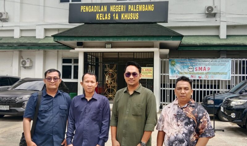 Saat kuasa hukum penggugat, Kgs. Akhmad Tabrani, SH, MH, didampingi Lani Nopriansyah, SH ditemui di PN Palembang, Rabu (18/2/2026)