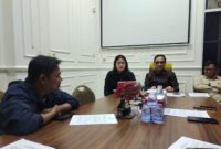 Kuasa hukum KT dan RA, Dr. H. Darmadi Djufri, SH, MH, memberikan keterangan pers terkait bantahan atas dugaan Operasi Tangkap Tangan (OTT) serta penetapan kliennya sebagai tersangka dalam perkara dugaan gratifikasi proyek irigasi di Muara Enim yang tengah ditangani Kejaksaan Tinggi Sumatera Selatan (Kejati Sumsel), Sabtu (21/2/2026).