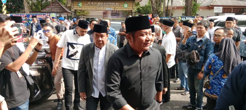 Gubernur Sumsel Herman Deru didampingi Wakil Gubernur Sumsel Cik Ujang saat Melepas Alm. H Alex Noerdin secara Kedinasan. Foto : Hermansyah 