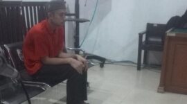 Terdakwa kasus pembunuhan Jalani sidang perdana di PN Palembang. 