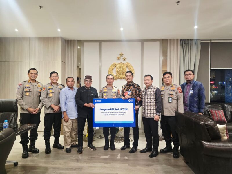 Penyerahan simbolis 25 unit mesin pipil jagung dari PT Bank Rakyat Indonesia (Persero) Tbk melalui program BRI Peduli TJSL kepada perwakilan Gapoktan se-Sumatera Selatan di Kantor Polda Sumatera Selatan, Rabu (4/3/2026).