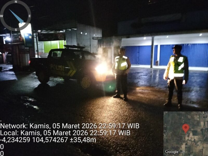 Cegah tindak kriminalitas di malam hari, Polsek Buay Madang Timur gelar patroli rutin KRYD di Desa Srikaton.