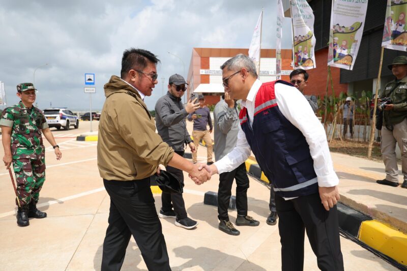 Gubernur Sumsel, Herman Deru saat meninjau perbaikan Tol Palembang - Kayu Agung, Selasa (10/3/2026). Foto: Pemprov Sumsel