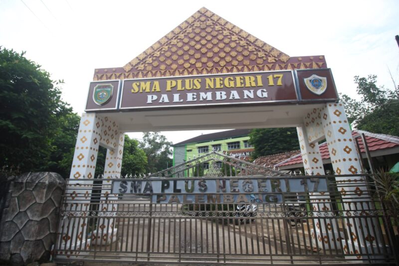 SMAN 17 ditunjuk oleh Direktorat SMA Kemendikdasmen sebagai Sekolah Model yang mengimplementasikan Pendekatan Pembelajaran Mendalam dengan Koding dan Kecerdasan Artificial sebagai mata pelajaran tambahan