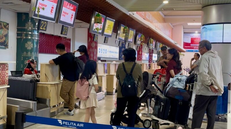Suasana area check in Bandara Internasional SMB II Palembang, Jum’at (13/3/2026). Foto: Tia