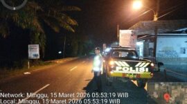 Polsek Buay Madang Timur hadir di tengah masyarakat melalui Patroli KRYD dini hari di Jalan Desa Srikaton. Langkah ini dilakukan guna mengantisipasi tindak 3C, penyalahgunaan narkoba, serta mitigasi Karhutla demi terciptanya situasi Kamtibmas yang kondusif.