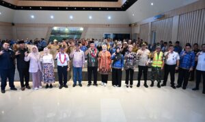 Caption : Foto bersama usai peresmian penerbangan perdana pesawat Citylini di Pagar alam. Foto istimewa.