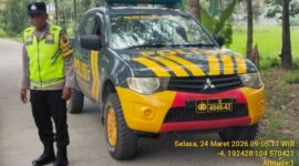 Personel Polsek Buay Madang Timur melaksanakan patroli dialogis dan antisipasi 3C di Jalan Desa Pengandonan. 