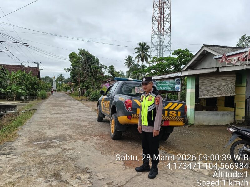 Personel Polsek Buay Madang Timur melaksanakan patroli KRYD dan Strong Point di Jalan Desa Kedu.