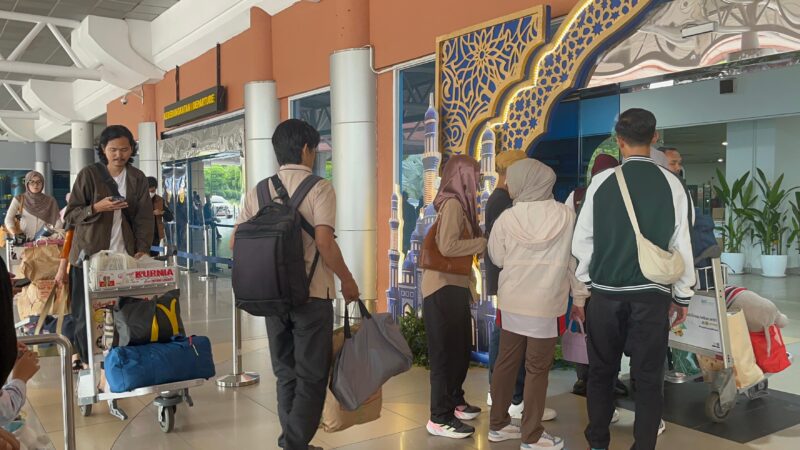 Suasana area Check in Bandara SMB II Palembang, Senin (30/3/2026). Foto: Tia