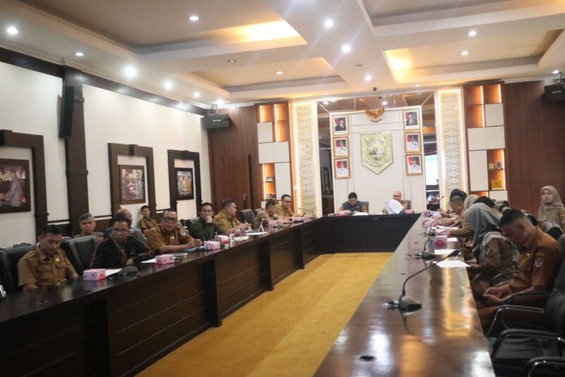 fhoto : sekda kota pagar alam pimpin rapat monitoring nilai ikpd tahun 2025