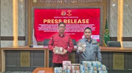 Kejaksaan Negeri Palembang menerima pembayaran uang pengganti dan denda lebih dari Rp1 miliar dalam perkara korupsi proyek perkeretaapian.