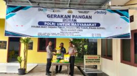 Polsek Buay Madang Timur bersinergi dengan Perum Bulog Cabang OKU menggelar Gerakan Pangan Murah di halaman Mapolsek. 