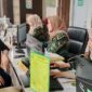 Saat Tina Francisco (45) mendatangi Pengadilan Negeri (PN) Kelas I Palembang, Kamis (2/4/2026),