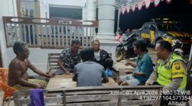 Personel Polsek Buay Madang Timur, Bripka Nurholik dan Brigadir Tedy Heryadi, melaksanakan sambang dialogis di Desa Pengadonan. 