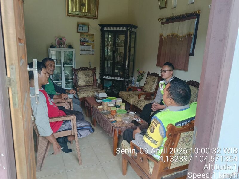 Hadir di tengah masyarakat! Polsek Buay Madang Timur terus berupaya menjaga keamanan wilayah lewat giat Sambang Kamtibmas. 