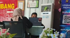 Korban Saat Melapor ke Polrestabes Palembang 
