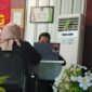 Korban Saat Melapor ke Polrestabes Palembang 
