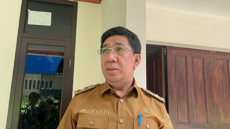 Asisten II Bidang Ekonomi dan Pembangunan Setda Provinsi Sumsel, Basyarudin Ahmad saat diwawancarai langsung di Kantor Skretarias Bersama Proyek Pembangunan Tanjung Carat, Senin (6/4/2026). Foto: Tia