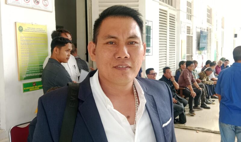 Saat Penasihat hukum terdakwa Robi Vitergo, Sapri Samsudin, SH, MH, ditemui di PN Palembang, Selasa (7/4/2026)