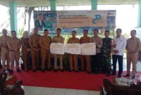 Penandatanganan komitmen bersama dalam acara Sosialisasi Desa Cantik di Aula Kecamatan Buay Madang Timur. 